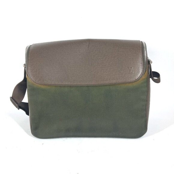 LOUIS VUITTON M30868 Taiga Crossbody Bag Messenger Bag Shoulder Bag - Picture 1 of 14